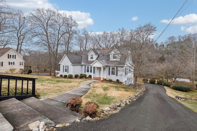 cape cod-style house with a front yard