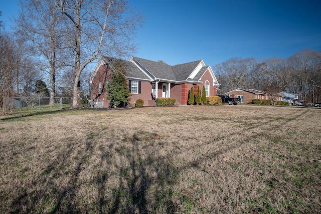 single story home with a front lawn