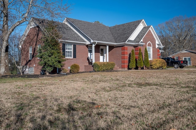 view of front of home featuring a front yard