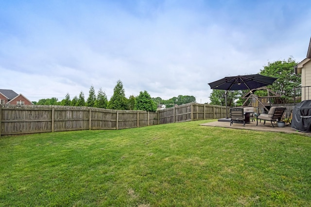 view of yard with a patio area