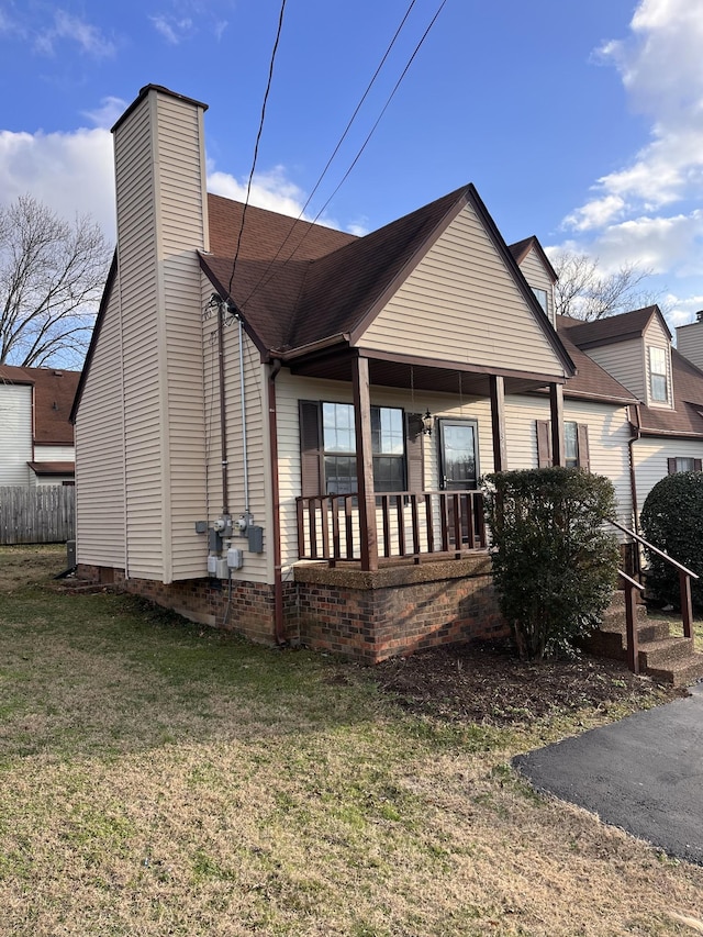 view of front of home with a front yard and covered porch