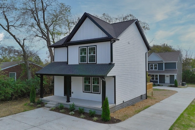 view of front facade featuring a porch