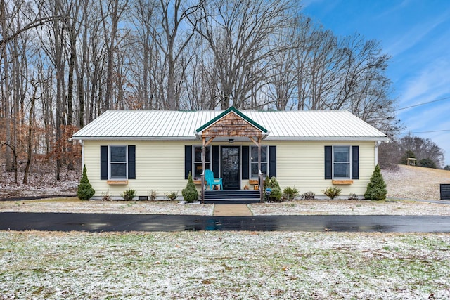 ranch-style house featuring covered porch