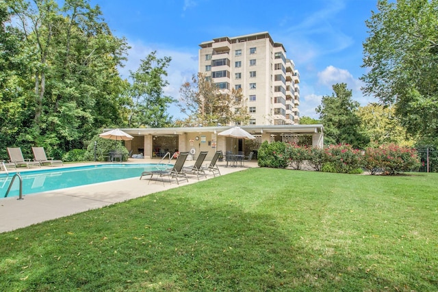 view of swimming pool with a patio and a lawn