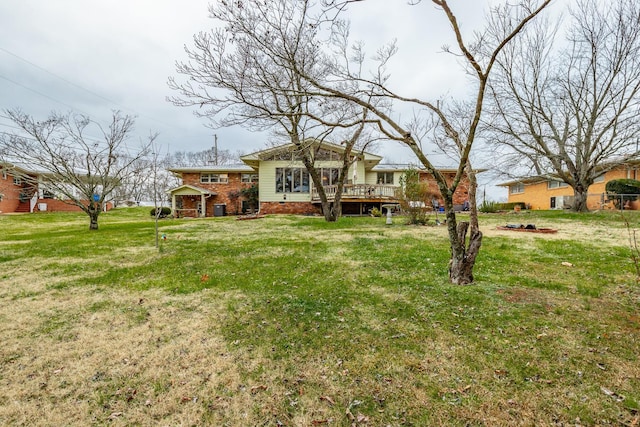 view of front of house featuring a front lawn