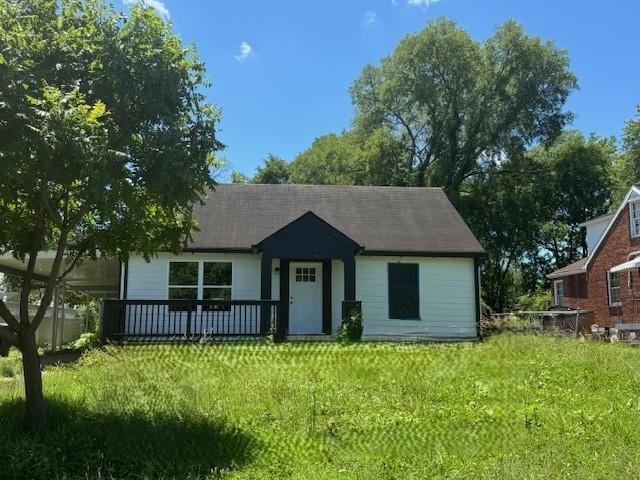 view of front of house with a front yard