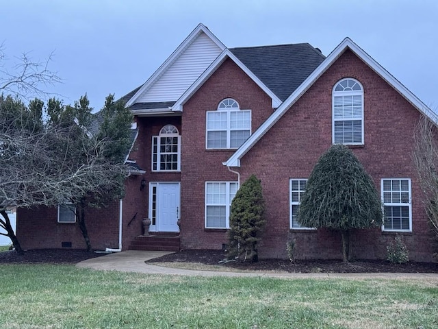 front of property with a front lawn