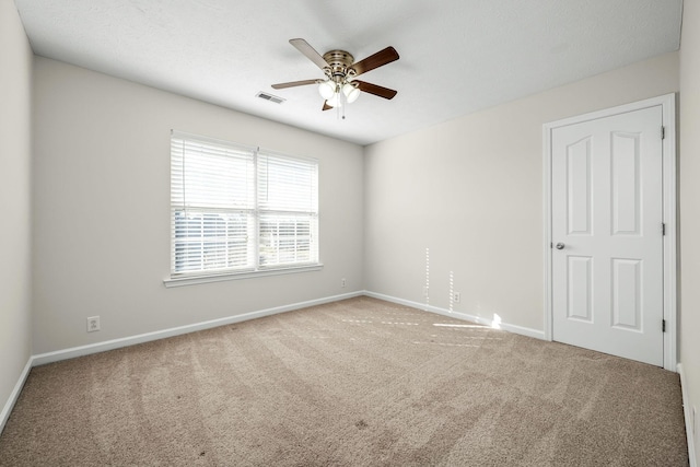 unfurnished room featuring ceiling fan and carpet flooring