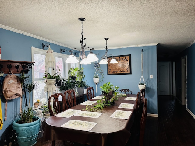 dining area featuring a textured ceiling, hardwood / wood-style flooring, an inviting chandelier, and ornamental molding