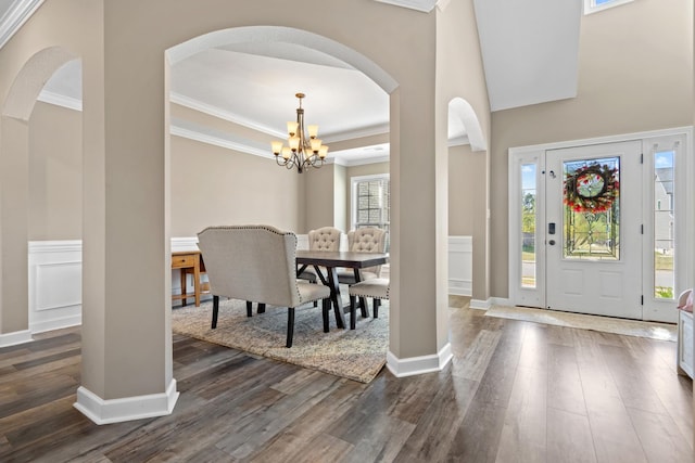 foyer entrance featuring a chandelier, dark hardwood / wood-style floors, and ornamental molding