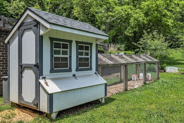 view of outdoor structure with a yard