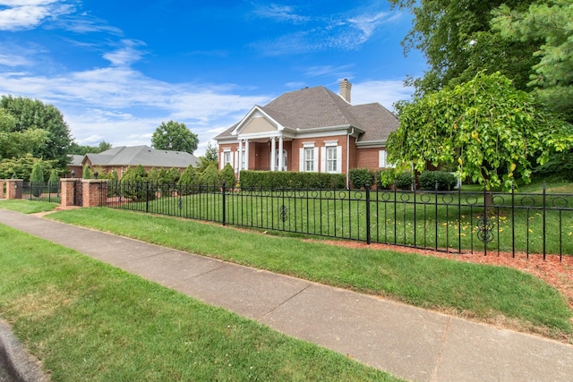 view of front facade featuring a front yard