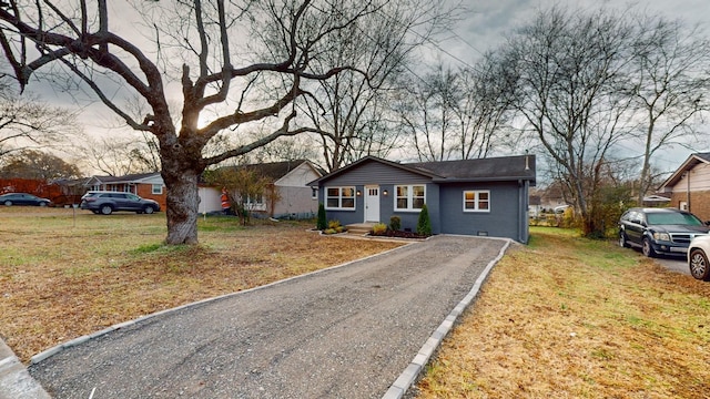 single story home featuring a front yard