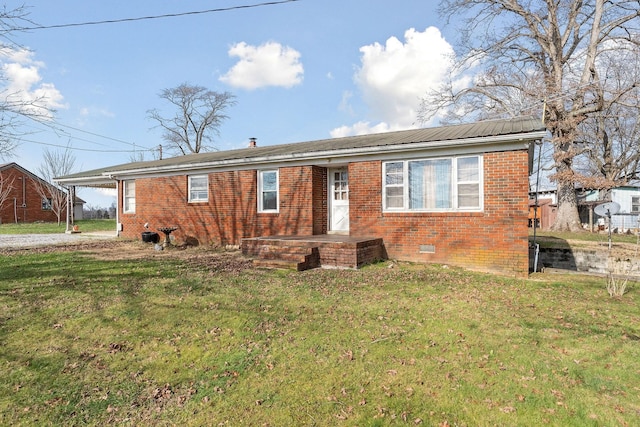 view of front of home with a front lawn