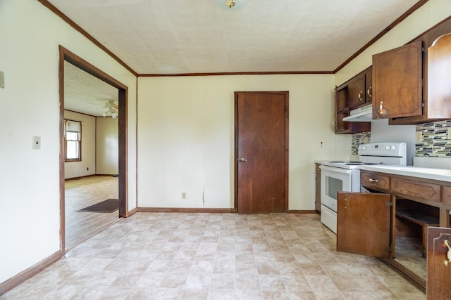 kitchen with tasteful backsplash, electric range, and ceiling fan