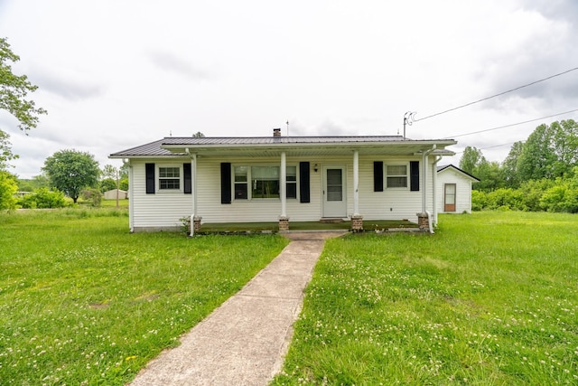 view of front facade featuring covered porch and a front yard