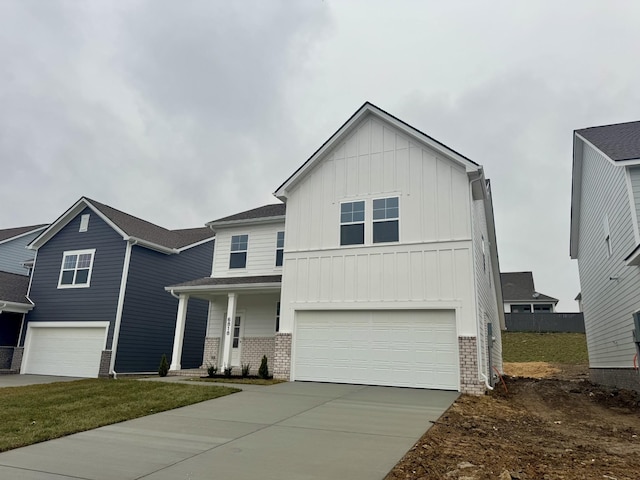 view of front of house featuring a garage and a front yard