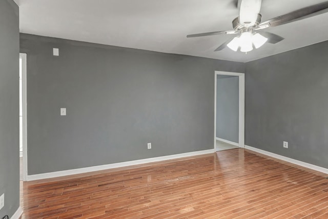 empty room featuring light hardwood / wood-style floors and ceiling fan