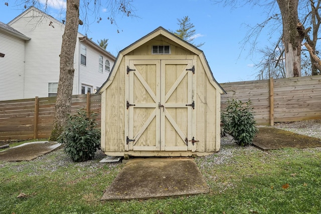 view of outdoor structure with a yard