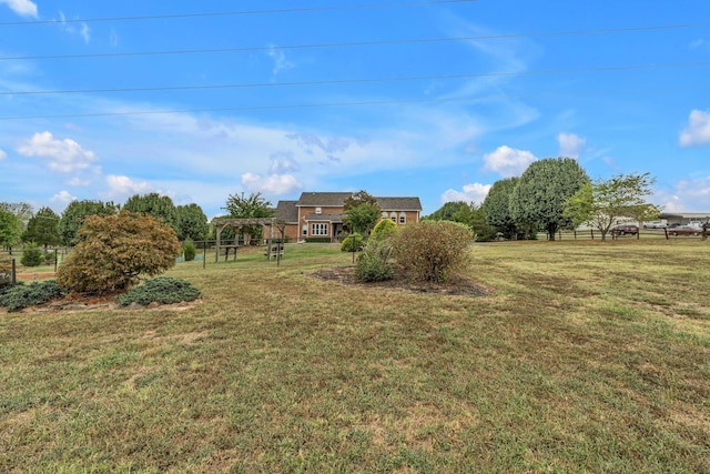 view of yard featuring a rural view