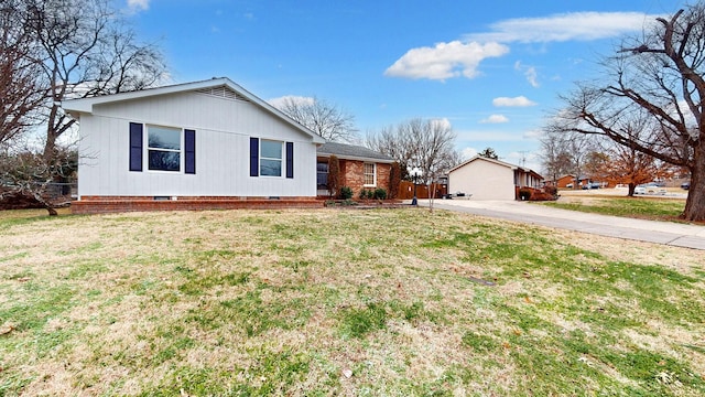 ranch-style house with a front yard