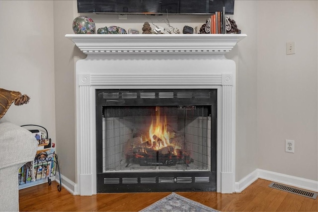 details with hardwood / wood-style flooring