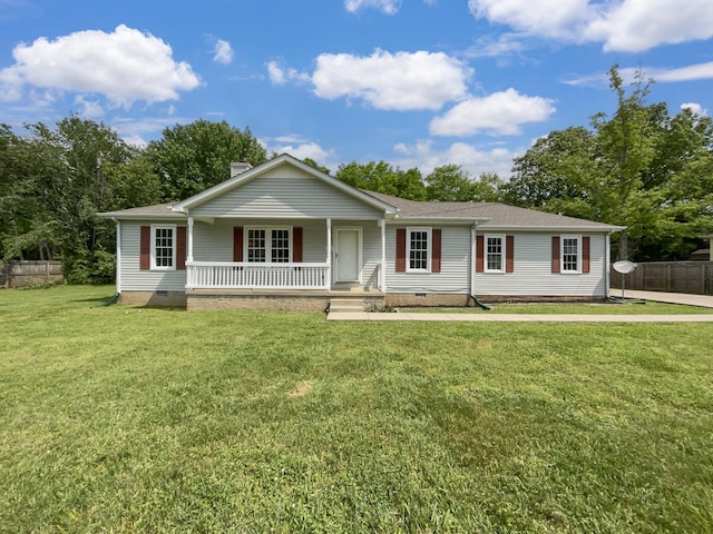 ranch-style home featuring fence, a shingled roof, a front lawn, a porch, and crawl space