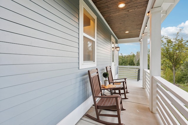 balcony featuring covered porch