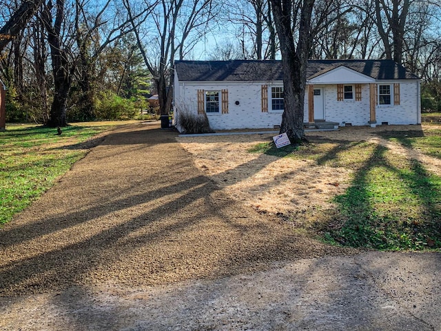 view of front of home with a front lawn