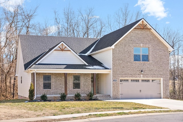 craftsman house featuring a garage and a front lawn