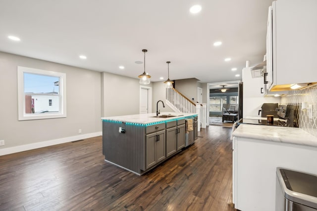 kitchen with a kitchen island with sink, sink, hanging light fixtures, ceiling fan, and gray cabinets