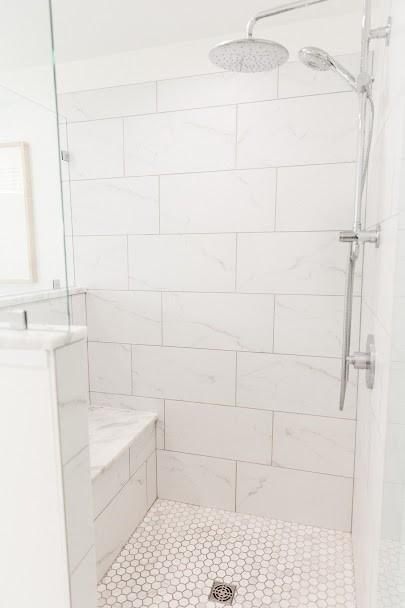 bathroom featuring a tile shower