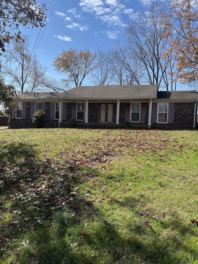 single story home featuring a front yard