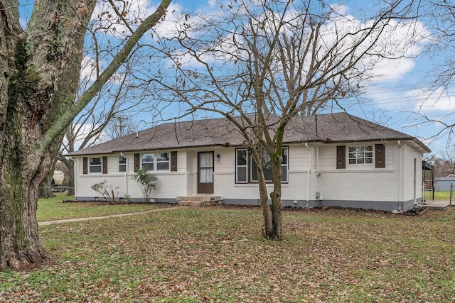 single story home with a front yard