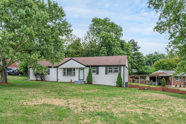 view of front of property with a front lawn