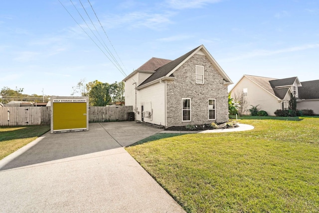 view of front of house featuring cooling unit and a front yard