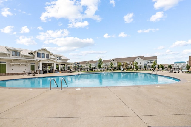 view of swimming pool featuring a patio