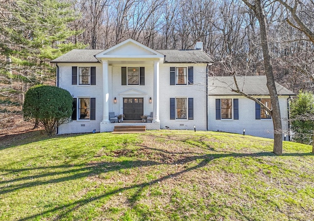 greek revival inspired property featuring a front yard