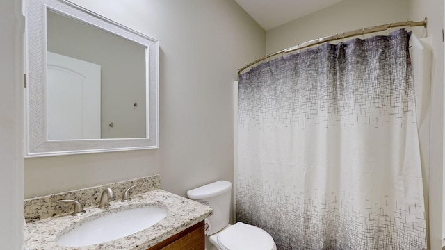 bathroom with a shower with shower curtain, vanity, and toilet