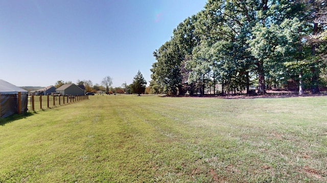 view of yard featuring a rural view