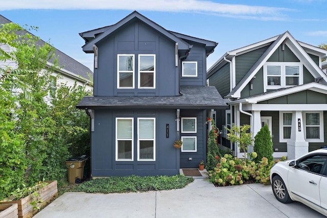 view of front of house featuring a shingled roof