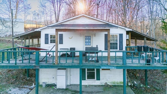 back of house featuring a wooden deck