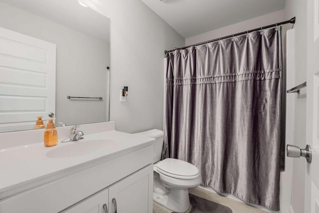 bathroom with a shower with curtain, vanity, and toilet