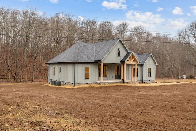 modern farmhouse style home featuring a porch