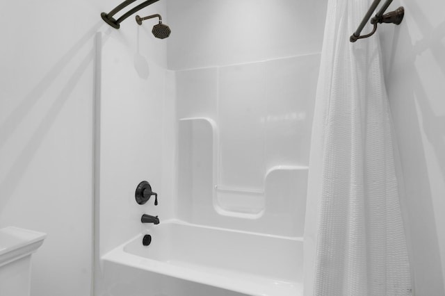 bathroom with shower / bath combo