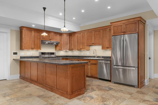 kitchen featuring kitchen peninsula, decorative light fixtures, stainless steel appliances, and sink