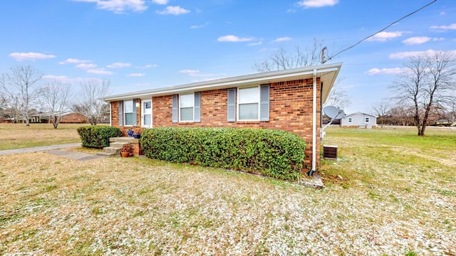 view of front of house featuring a front yard