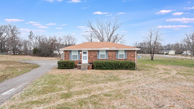 single story home featuring a front yard