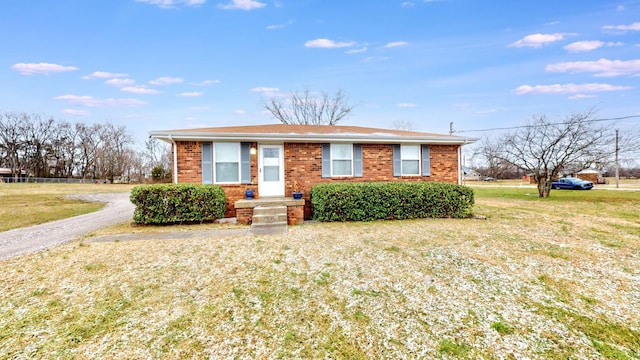 single story home with a front yard