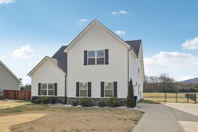 exterior space featuring a front yard